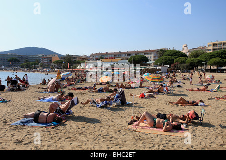 Strände in Südfrankreich. Lebhafte Ferien Szene im August Stockfoto