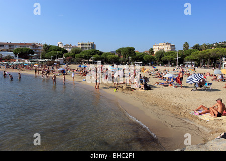 Strände in Südfrankreich. Lebhafte Ferien Szene im August Stockfoto