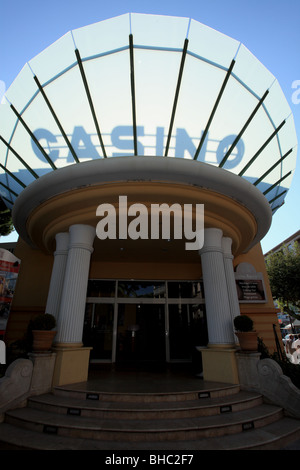 Schatten des Zeichens Sainte Maxime Casino in der Dach-Glas Stockfoto