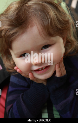 Porträts der Faustine, ein zwanzig Monate alten Babymädchen Stockfoto