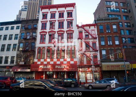 Die Perle Farbe Rabatt Künstlerbedarf auf der Canal Street in New York Stockfoto