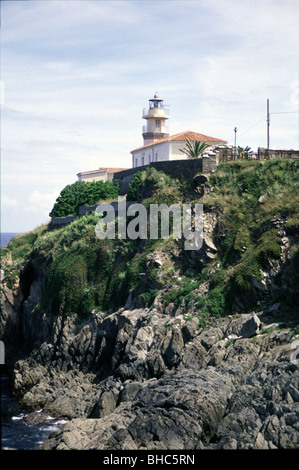 Leuchtturm am Cudillero Asturien Spanien Stockfoto