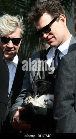 CHRIS ISAAK ROY ORBISON geehrt posthum mit einem Stern auf dem HOLLYWOOD WALK OF FAME LOS ANGELES CA USA 29. Januar 2010 Stockfoto