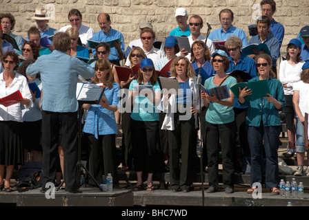 Paris, Frankreich, Events, Music Day, Volksfest, "Fete De La Musique", Erwachsenen Chor singen außerhalb auf der Bühne Stockfoto