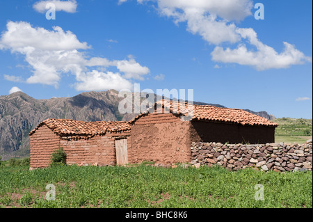 Adobe-Häusern in Maragua, Jalqa indigenen Gemeinschaft in Bolivien, in der Nähe von Sucre. Jalqa sind Quechua sprechende Menschen. Stockfoto