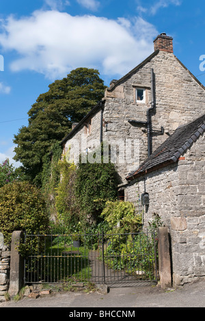 Dorf mit Häusern in Landschaft - Tissington, Derbyshire, Peak District, Nationalpark, England, uk Stockfoto