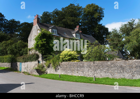 Dorf mit Häusern in Landschaft - Tissington, Derbyshire, Peak District, Nationalpark, England, uk Stockfoto