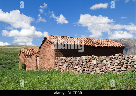 Adobe-Häusern in Maragua, Jalqa indigenen Gemeinschaft in Bolivien, in der Nähe von Sucre. Jalqa sind Quechua sprechende Menschen. Stockfoto