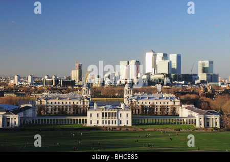 Blick vom Greenwich Park of Queens House, Royal Naval College, Themse, London Docklands und Canary Wharf Tower, Stockfoto