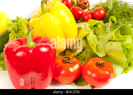 Nahaufnahme von einem Haufen von Gemüse isoliert auf weißem Hintergrund Stockfoto