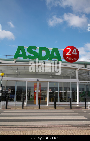 ASDA 24 Stunden speichern in Newcastle-under-Lyme UK Stockfoto