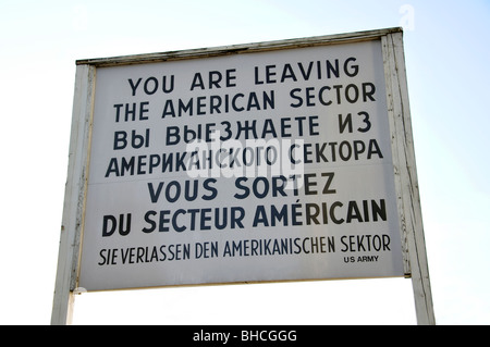 Checkpoint Charlie zu signieren, Berlin, Deutschland Stockfoto