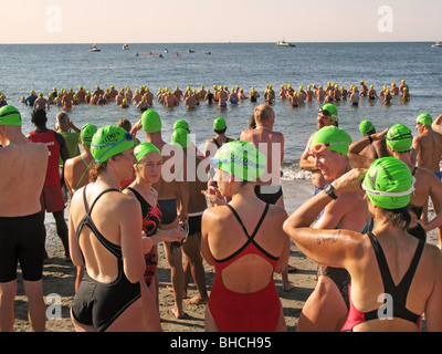 Wettschwimmen auf Coney Island, Brooklyn NY Stockfoto