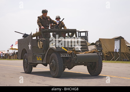 Schauspieler von General George Smith Patton, Jr. steht auf Jeep während Nachstellung Parade des zweiten Weltkriegs in Reading, Pennsylvania Stockfoto