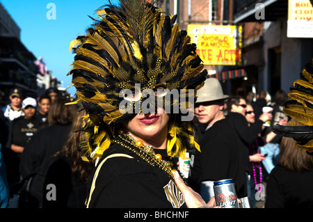 Heiligen Ventilator im Kostüm Maske im French Quarter während 2010 Super Bowl, New Orleans, Louisiana Stockfoto