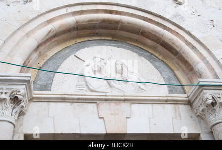 Altstadt von Jerusalem, Israel, 4. Station der Via Dolorosa ein Relief zeigt Jesus treffen Mutter Mary während des Tragens cross Stockfoto