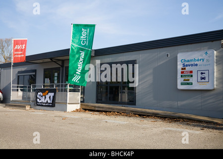 Nationale / Avis / Sixt Mietwagen Büro. Chambery Flughafen nr Aix-Les-Bains, Lac du Bourget in Savoie (Savoyen) Departement von Frankreich Stockfoto