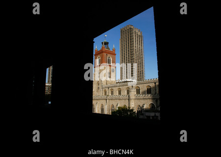 Blick von St Giles Cripplegate aus Wallside, Barbican, London, UK Stockfoto