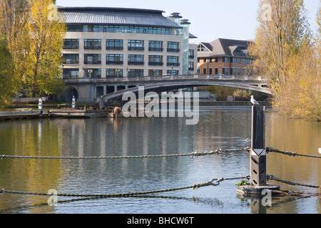 Lesung-Brücke von Caversham Weir, Themse. Lesen. Berkshire. UK Stockfoto