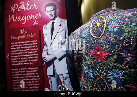 Porter Wagoner Strass Anzug von Cuevas Arturo José Martínez, Country Music Hall Of Fame and Museum, Nashville, Tennessee, USA Stockfoto