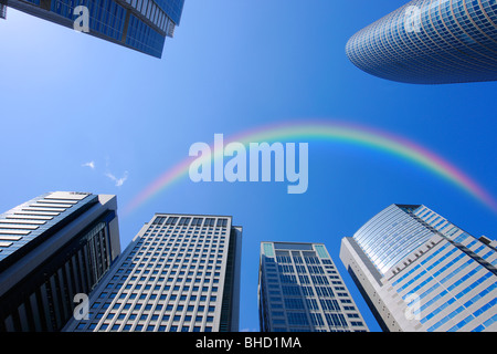 Regenbogen und Wolkenkratzer. Shinagawa, Minato-ku, Tokyo Präfektur, Japan Stockfoto