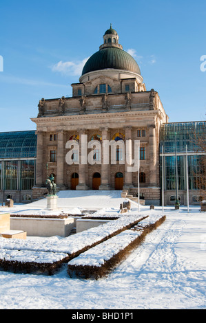 Der Bayerischen Staatskanzlei in München im Winter. Stockfoto