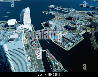 Blick auf den Hafen von Yokohama Minato Mirai und. Minato Mirai, Yokohama, Kanagawa Präfektur, Japan Stockfoto