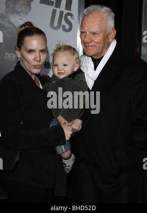KELLEY MCDOWELL SEAMUS MCDOWELL MALCOLM MCDOWELL THE BOOK OF ELI LOS ANGELES PREMIERE HOLLYWOOD LOS ANGELES CA USA 11 Janu Stockfoto