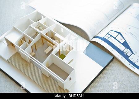 Architektonische Modell mit Blueprint Stockfoto