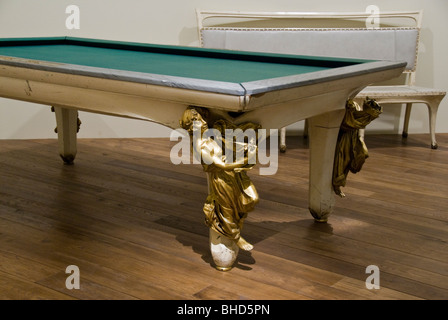 Paris, Frankreich, französische Monumente, Kunstmuseum, Musee d ' Orsay, Antikmöbel, Billardtisch, Art Nouveau Style Billard Stockfoto