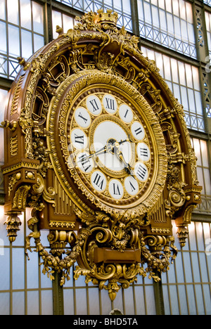 Paris, Frankreich, Französische Denkmäler, Kunstmuseum, 'musee d'Orsay', riesige Bahnhofsuhr, ausgestellt, Gold-Skulpturen Stockfoto