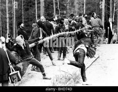 Geografie/Reisen, Deutschland, Politik, Demonstrationen, Demonstration gegen Recycling-Anlage, Wackersdorf, Demonstranten, Steine flatschen, 31.3.1986, Stockfoto