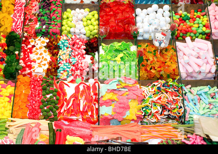 Bonbons für Verkauf an La Boqueria, Barcelona Spanien Stockfoto