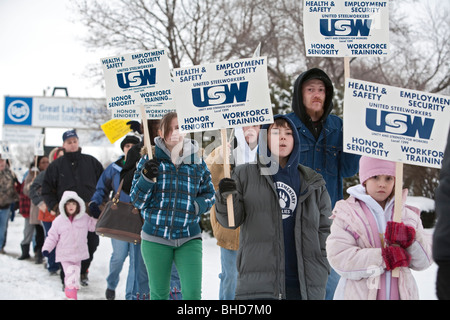 Stahlarbeiter Streikposten Great Lakes Steel Vertragsverletzungen zu protestieren Stockfoto