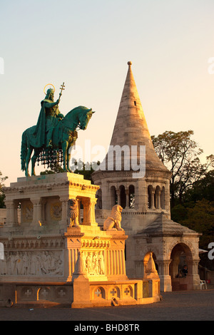 St. Stephan-Statue in Buda vor St. Matthiaskirche in Budapest Stockfoto