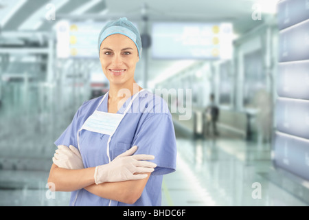 Gemischte Rassen Arzt tragen scheuert im Krankenhaus Stockfoto