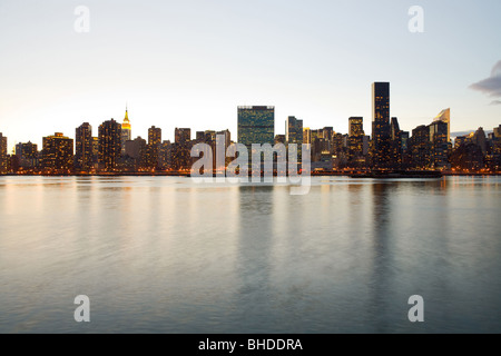Skyline von Midtown über den East River, NY Stockfoto