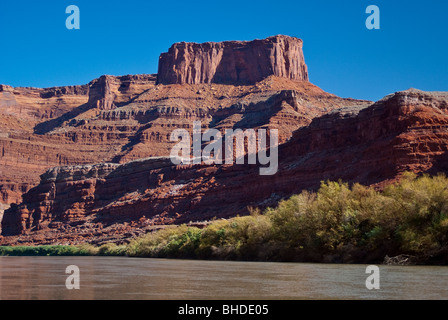 USA, Utah, Moab. Dead Horse Point angesehen vom Colorado River. Stockfoto