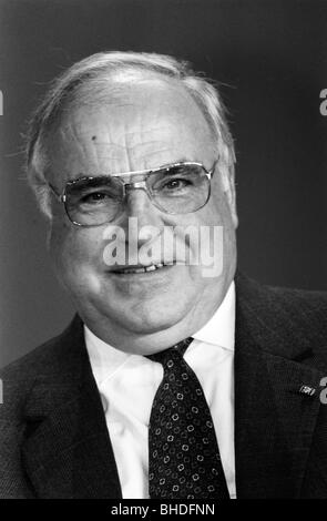 Kohl, Helmut, * 3.4.1930, deutscher Politiker (CDU), Bundeskanzler 4.10.1982 - 26.10.1998, Porträt, 1992, Stockfoto