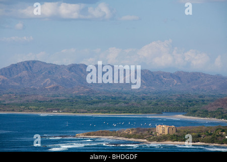 Einen tollen Blick auf die Bucht von Tamarindo, mit Playa Langosta im Vordergrund Stockfoto