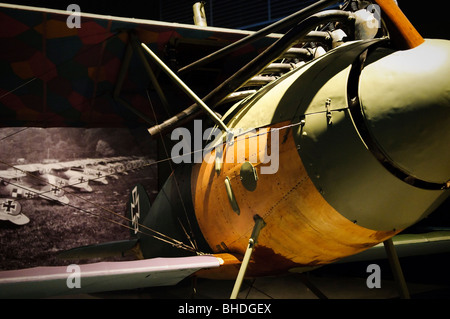 CANBERRA, Australien - Flugzeuge werden am Australian war Memorial in Canberra, Australien, ausgestellt das Australian war Memorial in Canberra ist ein nationales Denkmal, das an die militärischen Opfer erinnert, die Australier in verschiedenen Konflikten der Geschichte gebracht haben. Stockfoto