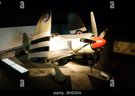 CANBERRA, Australien - Flugzeuge werden am Australian war Memorial in Canberra, Australien, ausgestellt das Australian war Memorial in Canberra ist ein nationales Denkmal, das an die militärischen Opfer erinnert, die Australier in verschiedenen Konflikten der Geschichte gebracht haben. Stockfoto