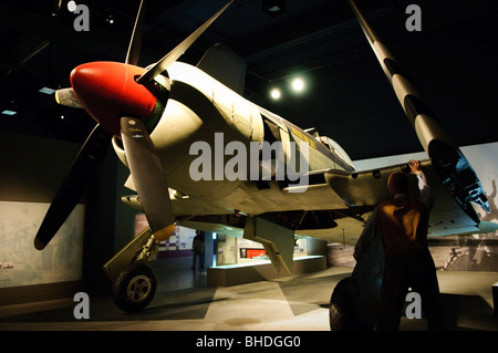 CANBERRA, Australien - Flugzeuge werden am Australian war Memorial in Canberra, Australien, ausgestellt das Australian war Memorial in Canberra ist ein nationales Denkmal, das an die militärischen Opfer erinnert, die Australier in verschiedenen Konflikten der Geschichte gebracht haben. Stockfoto