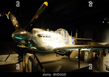 CANBERRA, Australien - Flugzeuge werden am Australian war Memorial in Canberra, Australien, ausgestellt das Australian war Memorial in Canberra ist ein nationales Denkmal, das an die militärischen Opfer erinnert, die Australier in verschiedenen Konflikten der Geschichte gebracht haben. Stockfoto