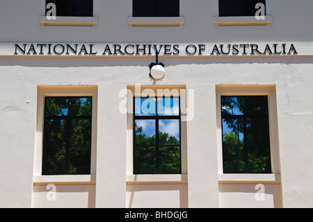 CANBERRA, Australien – das National Archives of Australia in Canberra ist eine wichtige Institution, die die historischen Aufzeichnungen und Regierungsdokumente des Landes bewahrt. Das im Herzen der Hauptstadt des Landes gelegene Gebäude bietet moderne Architektur und ist ein wichtiger Bestandteil des Archivs und kulturellen Erbes Australiens. Stockfoto