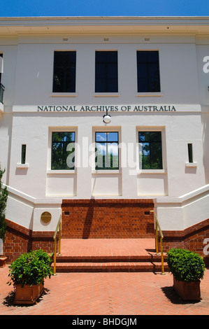 CANBERRA, Australien – das National Archives of Australia in Canberra ist eine wichtige Institution, die die historischen Aufzeichnungen und Regierungsdokumente des Landes bewahrt. Das im Herzen der Hauptstadt des Landes gelegene Gebäude bietet moderne Architektur und ist ein wichtiger Bestandteil des Archivs und kulturellen Erbes Australiens. Stockfoto