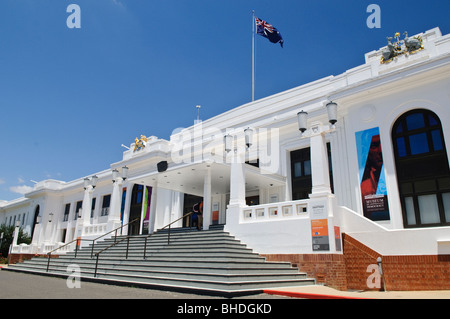 CANBERRA, Australien - Schritte am Haupteingang des Old Parliament House in Canberra, Australien. Das Gebäude ist heute ein Museum der australischen Demokratie gewidmet. Stockfoto