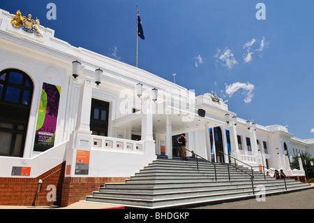 CANBERRA, Australien - Schritte am Haupteingang des Old Parliament House in Canberra, Australien. Das Gebäude ist heute ein Museum der australischen Demokratie gewidmet. Stockfoto