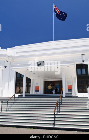 CANBERRA, Australien - Schritte am Haupteingang des Old Parliament House in Canberra, Australien. Das Gebäude ist heute ein Museum der australischen Demokratie gewidmet. Stockfoto