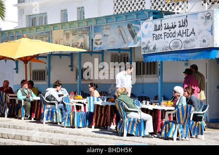 Café im freien außerhalb der Medina, Sousse, Sousse Governorate, Tunesien Stockfoto